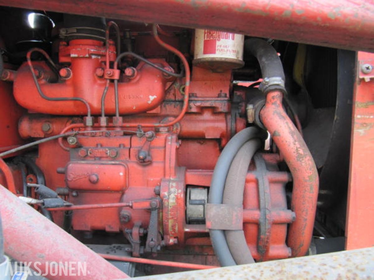 1967 Nuffield 342 traktor med laster
